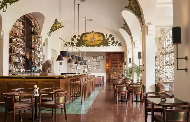 Raffles Hotel Le Royal bar copy