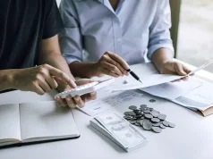 How Can I Create a Monthly Spending Plan?