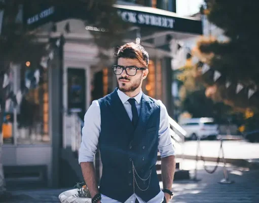 Iconic Men’s Fragrances Through the Decades: Timeless Scents That Never Go Out of Style