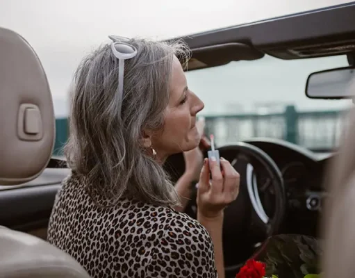 Globe-Trotting Glam: Essential Beauty Hacks for Travelers