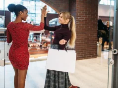 Expert’s 7 Tips to Shop Like a Pro While Travelling