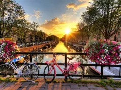 Picture locations during your canal cruise in Amsterdam