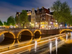 Exploring Amsterdam’s Enchanting Canals: A Must-Do Experience