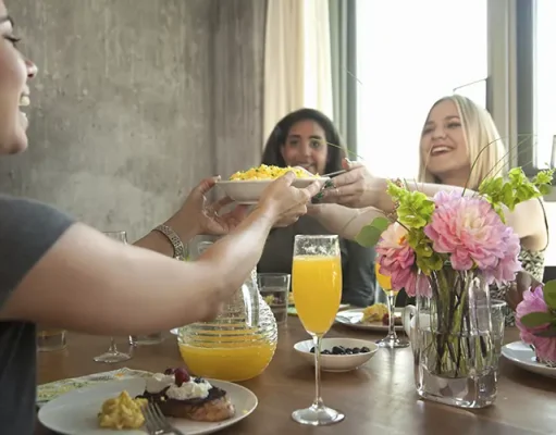 Spanish Brunch vs. English and American Brunch: What’s the Difference?