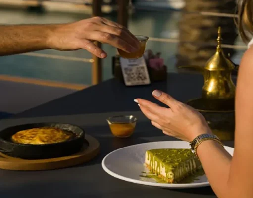 Sparkle Around the World: Must-Try Glitter Desserts from Top Destinations