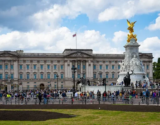 What Keeps Them Standing? A Traveler’s Guide to Iconic Landmarks