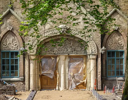 What Travelers Should Know About Hiring Restoration Companies While Away