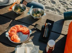 Revolutionizing Outdoor Dining: The Magware Magnetic Family Set