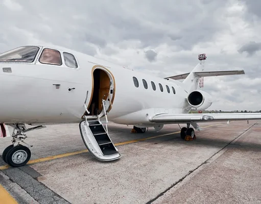 Private Jet & Vape Life: Can You Vape on Luxury Flights?