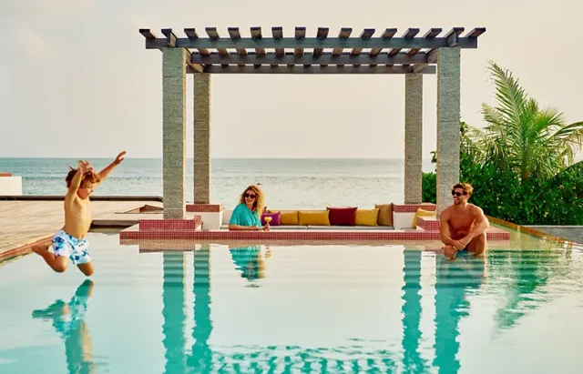 Jumeirah Olhahali Island_Family_Poolside Moment copy