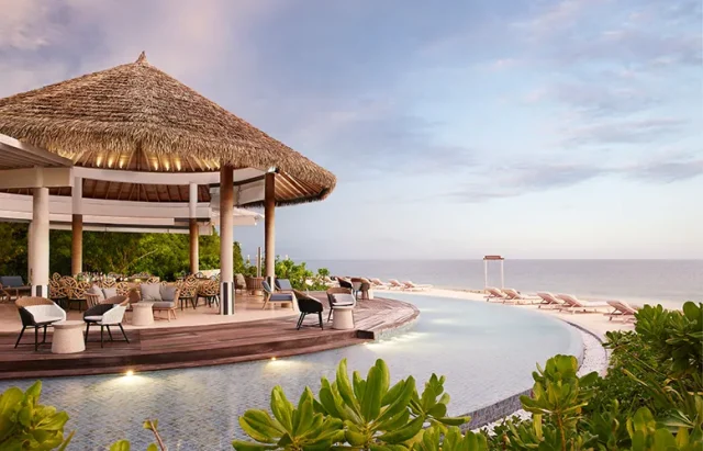 Le Meridien Maldives - La Vie Bar 1 copy