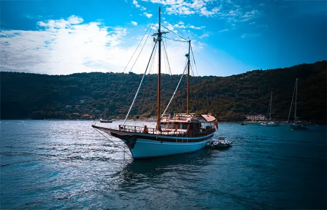 vertical-shot-boat-with-beautiful-landscape copy