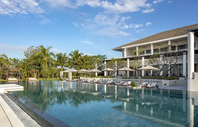 Beachfront_Swimmingpool_Bathing_Area copy