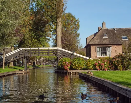 Giethoorn and the Quiet Waterways