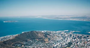 Planning Cape Town Helicopter Tour: Choosing Scenic Flights Around Table Mountain, Camps Bay, and the Peninsula
