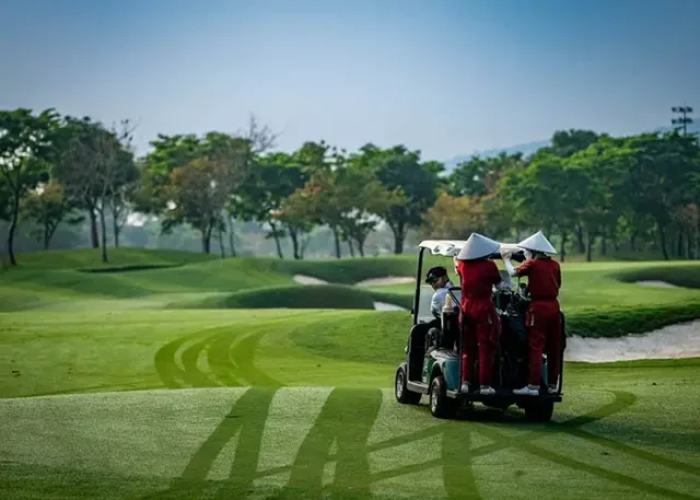 Influencers and other happy guests copy