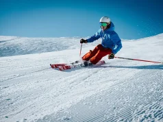 What Essential Gear Choices Shape a Comfortable Ski Travel Experience