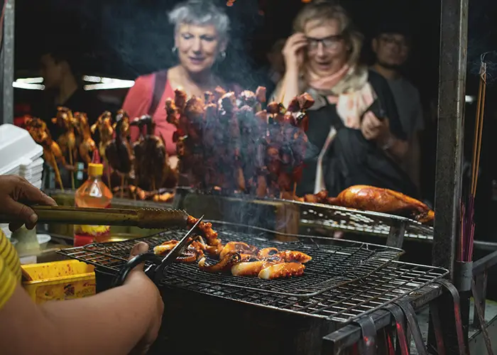people waiting to buy street food