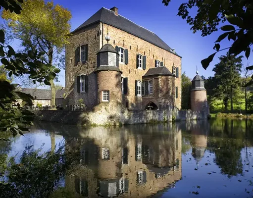 A World of Faithfuls & Traitors: Exploring the Series’ Iconic Filming