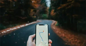 Why Disconnecting From Social Media While Traveling Improves Your Mood