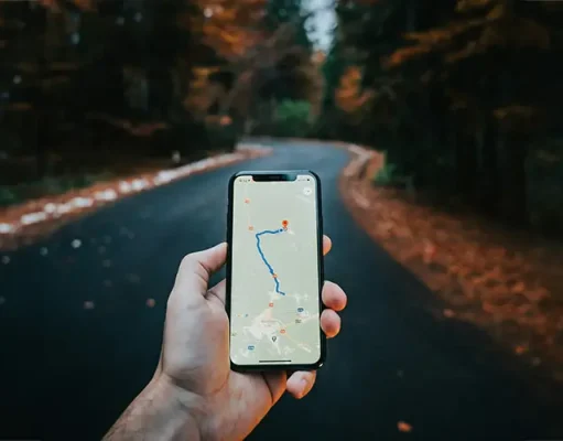 Why Disconnecting From Social Media While Traveling Improves Your Mood