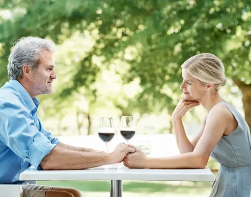Do People Still Date and Hook Up When Traveling?
