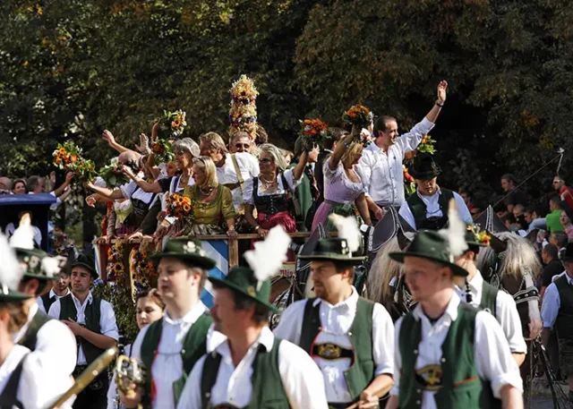 traditional-opening-parade-oktoberfest-munich-beer-festival-bavaria-germany copy