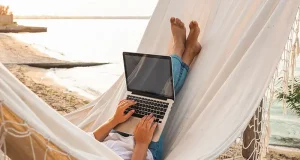 Holiday or Work? Enjoy Traveling While Working Full-Time