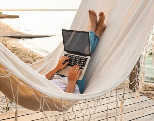 Holiday or Work? Enjoy Traveling While Working Full-Time