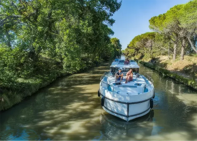 Le Boat-topaz-upscale-2x copy