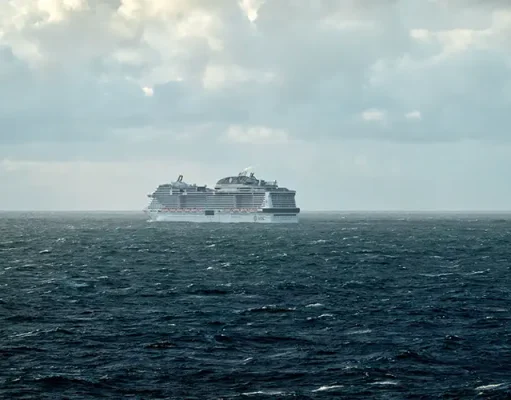 Cruise vs. Resort Vacation: Which One Gives You More Value for Your Money?