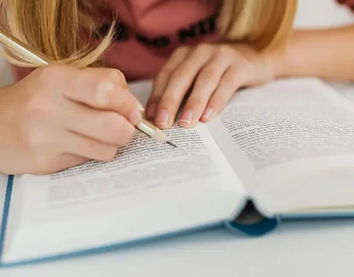 Best Tips for Writing a Study Abroad Scholarship Essay