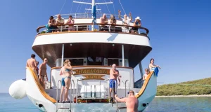 Small Ships vs. Large Cruisers: A Practical Guide to Navigating the Adriatic