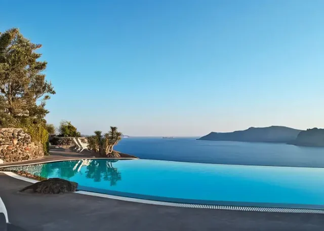 TravMedia_USA_medium-sized_1755380_Timos-Tsoukalas_Infinity_Pool_2_Timos_Tsoukalas--upscale-2x copy