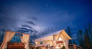 The New Luxury: Four Escapes With Front-Row Views of the Night Sky Starry sky over glamping camp