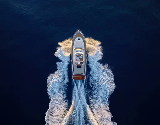 What to expect when you book luxury yachts for charter