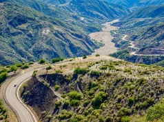 Safe Driving Tips for Exploring the Rocky Mountains From Denver