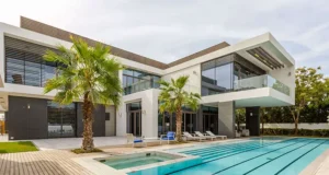 The 6 Best Websites to Rent Luxury Villas for Large Groups & Families