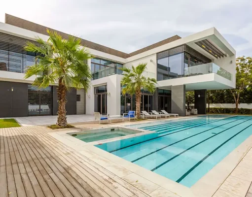 The 6 Best Websites to Rent Luxury Villas for Large Groups & Families