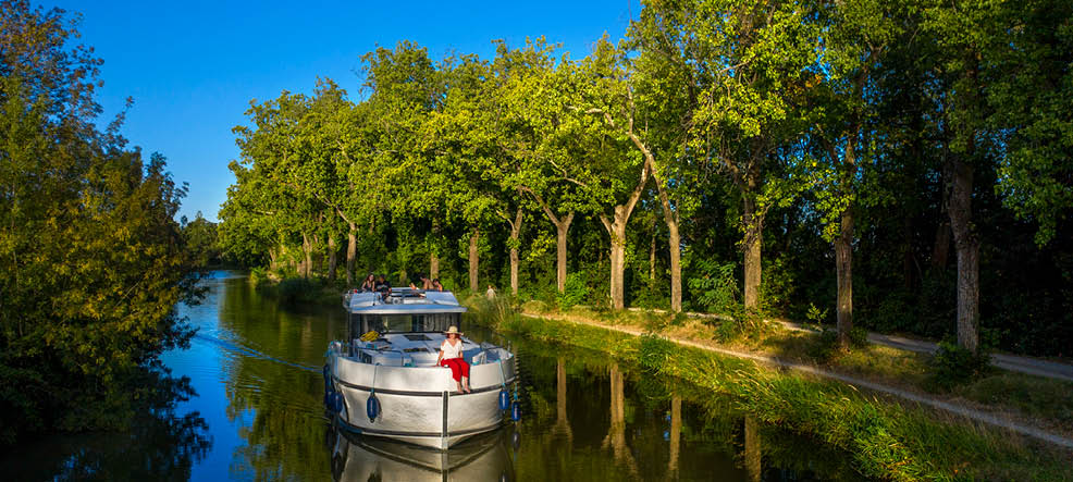 Aerial view of a nice landscape in the Canal du Midi near L' cluse de Marseillette South of France southern waterway waterways holidaymakers queue for a boat trip on the river, France, Europe Tour with a rental boat from the Le Boat company from Homps to the nine Fonseranes locks in B ziers and back to Carcassonne.