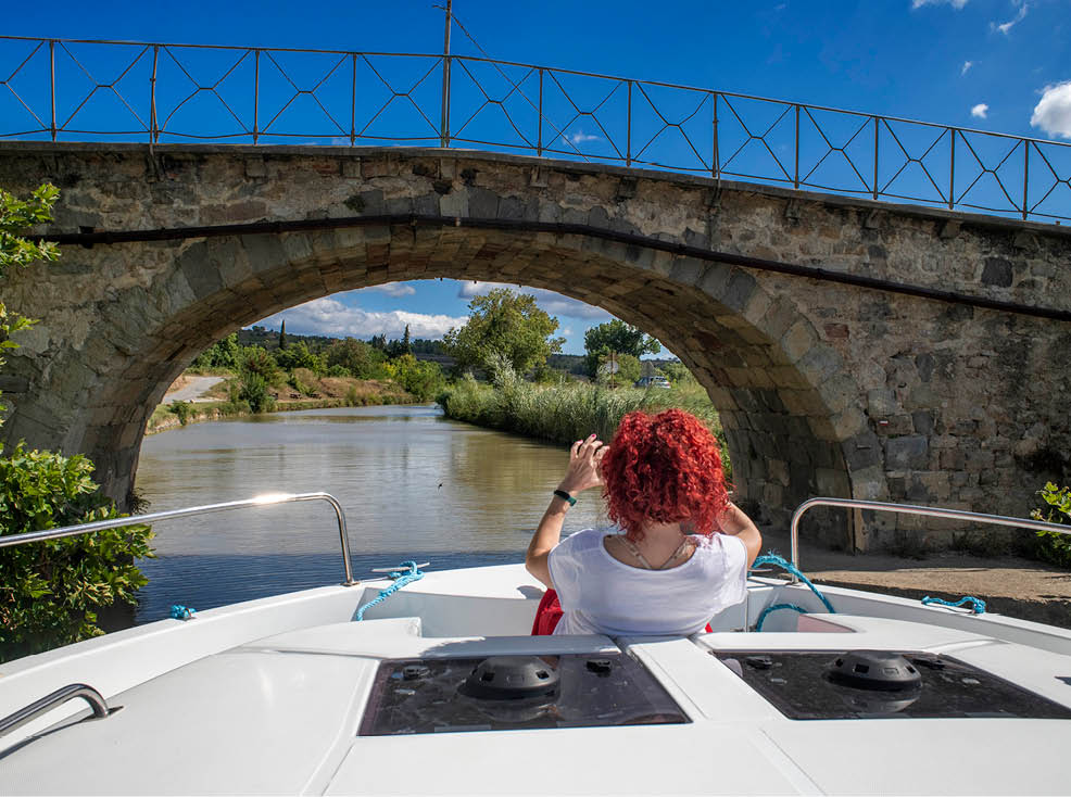 Canal du Midi bridge between Homps and Angens Minervois South of France southern waterway waterways holidaymakers queue for a boat trip on the river, France, Europe Tour with a rental boat from the Le Boat company from Homps to the nine Fonseranes locks in B ziers and back to Carcassonne.  