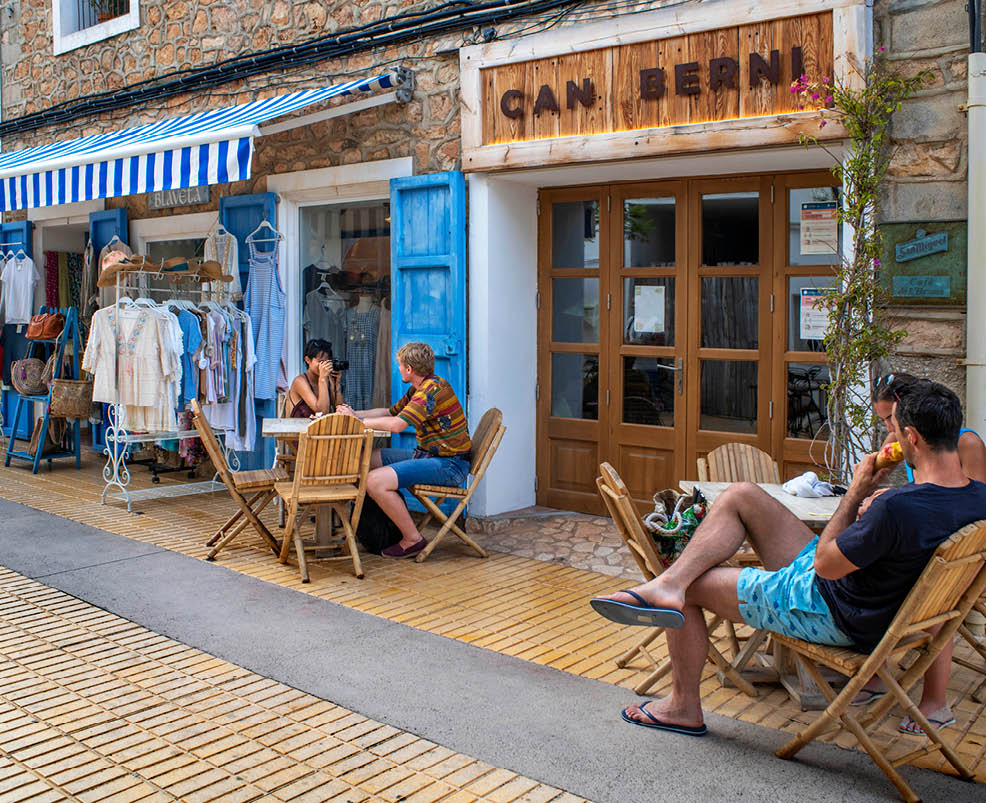 People are sitting outside a store, enjoying their lunch. AI generated content